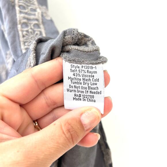 Johnny Was Workshop Embroidered Gray Grey Neutral Tank Top Medium Shirt - Picture 5 of 6